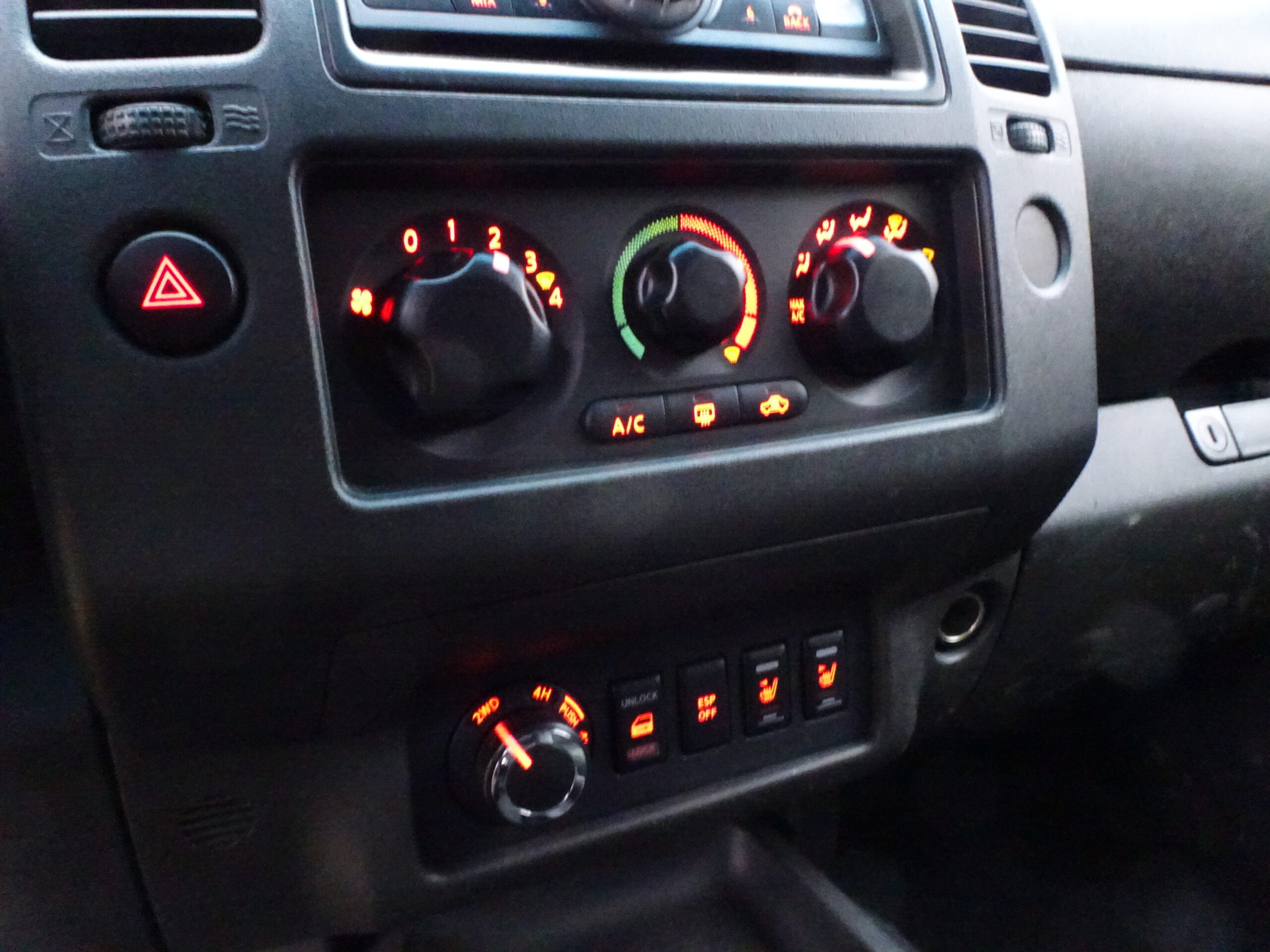 Nissan Navara 2.5 AWD 144pk 4DR