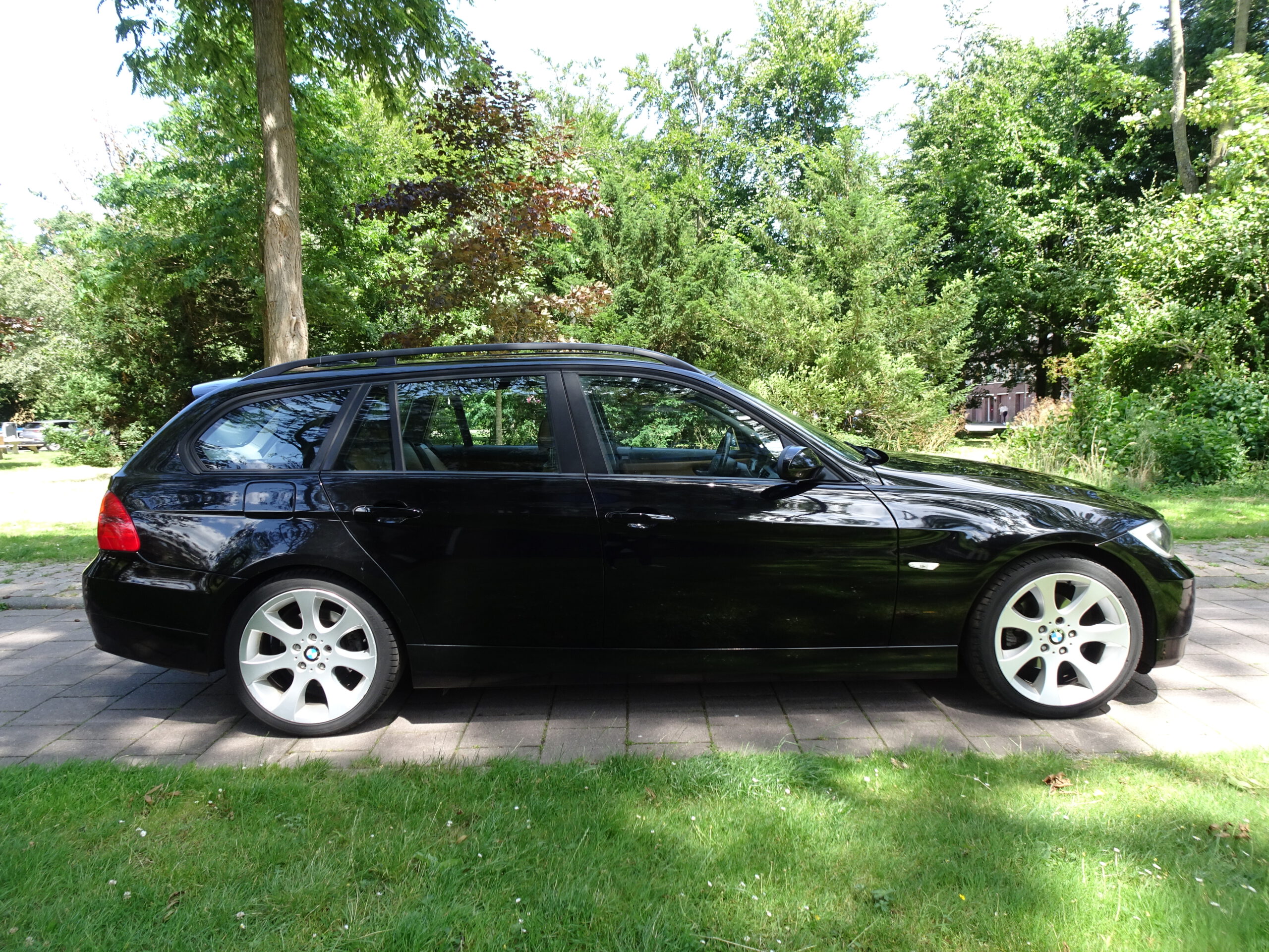 BMW 320i 2.0 150pk 5DR