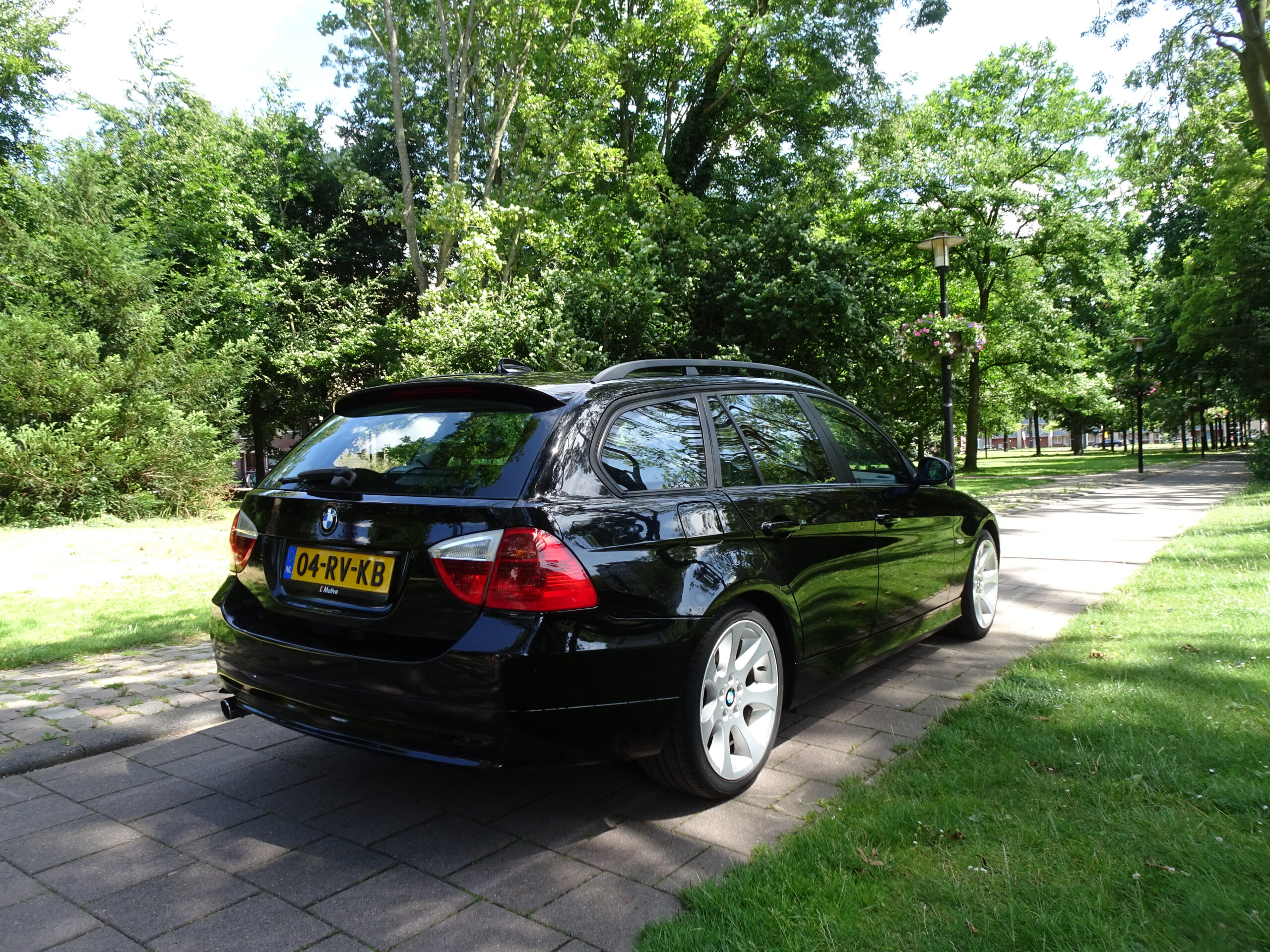 BMW 320i 2.0 150pk 5DR