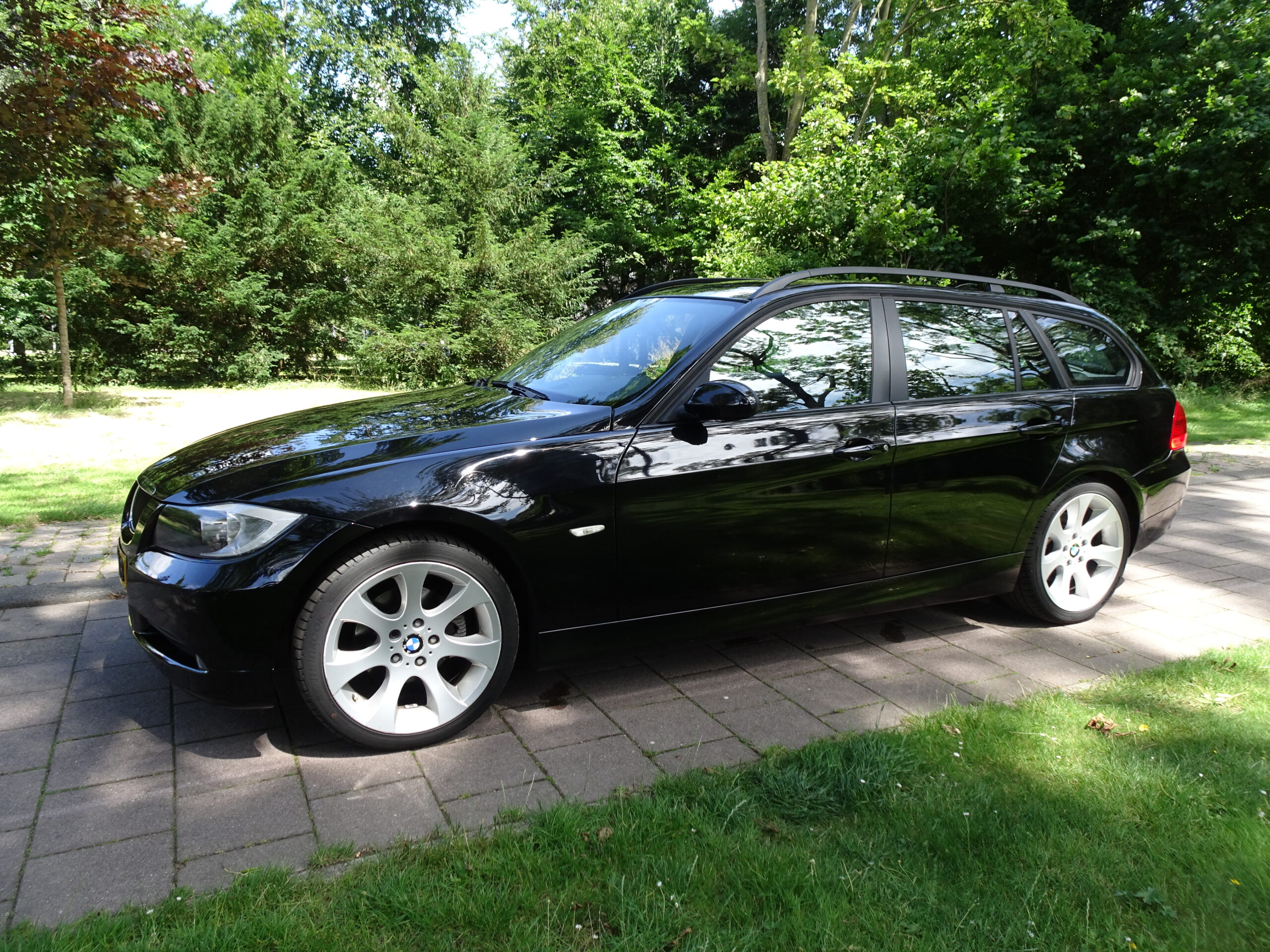 BMW 320i 2.0 150pk 5DR