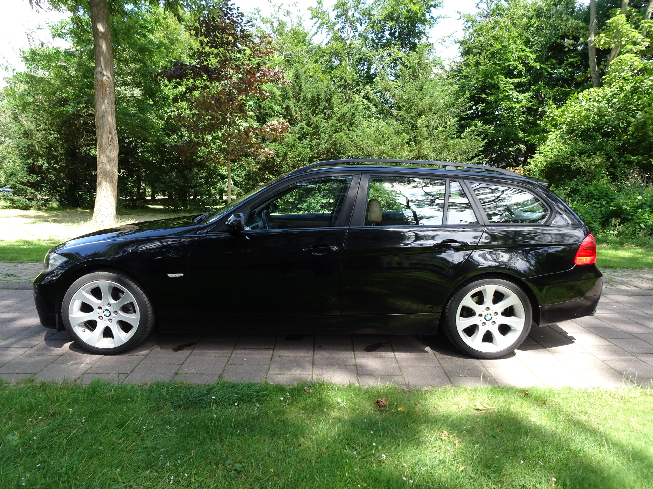 BMW 320i 2.0 150pk 5DR