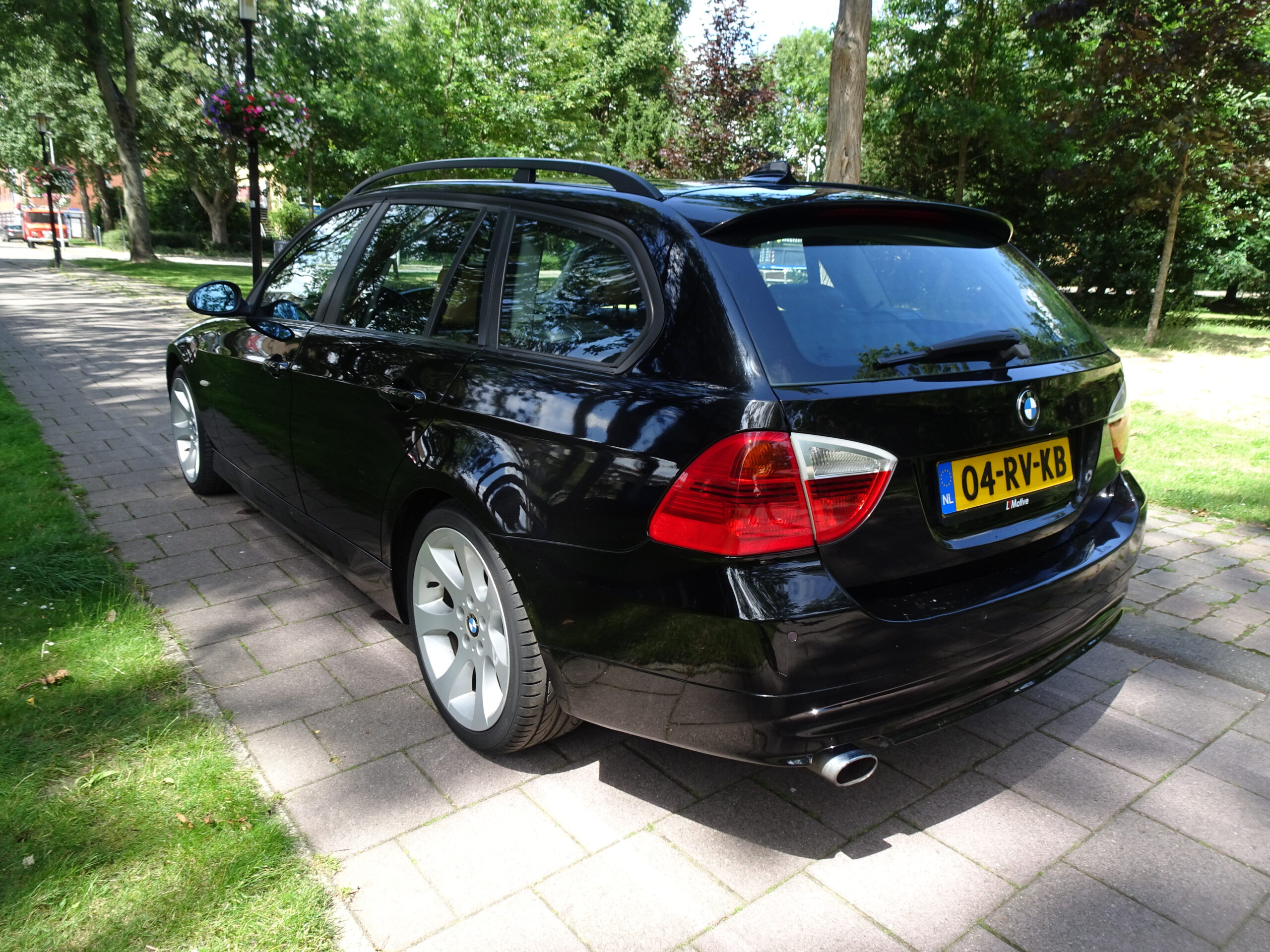 BMW 320i 2.0 150pk 5DR