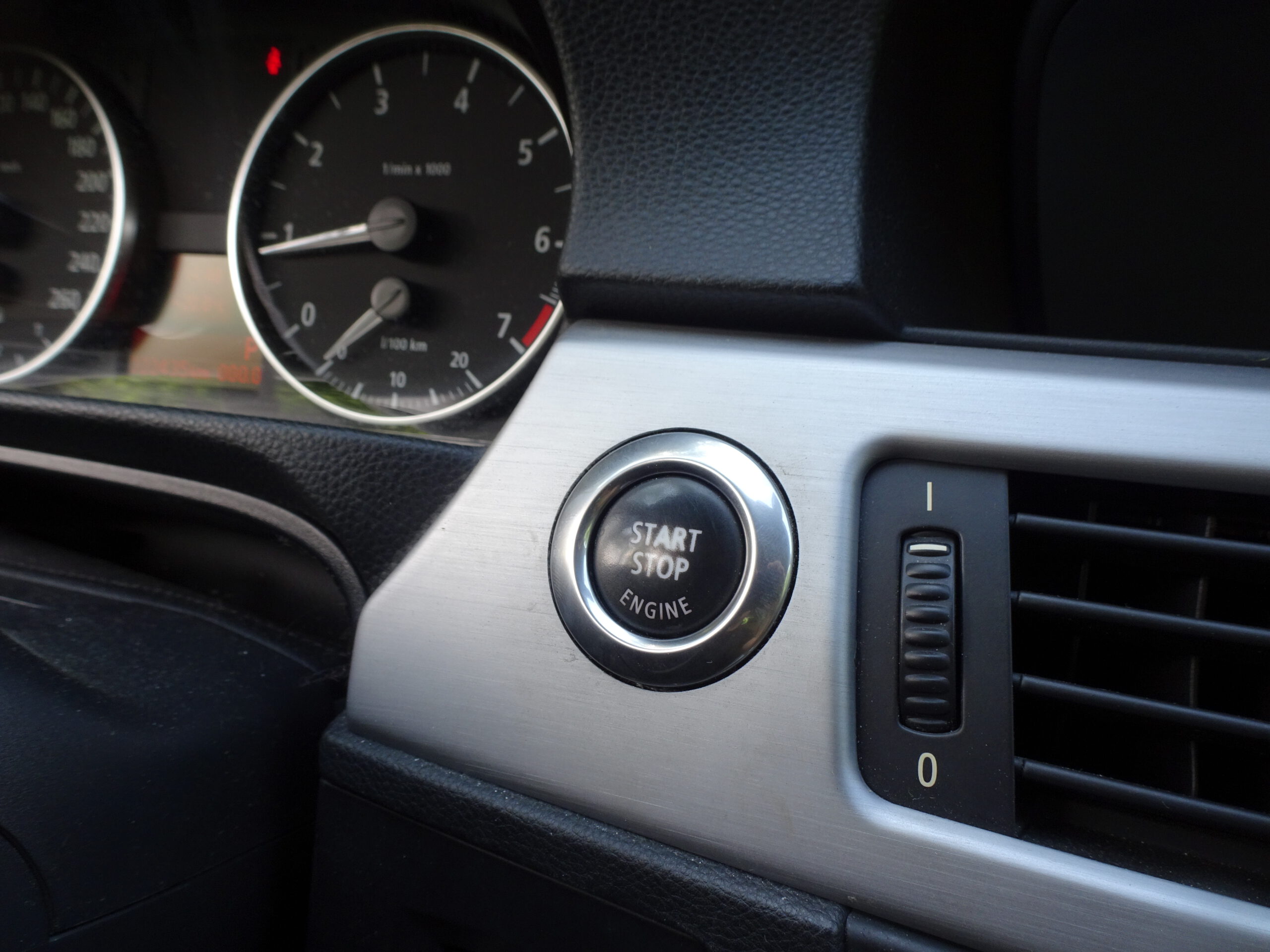 BMW 320i 2.0 150pk 5DR